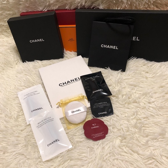 Chanel Makeup Puff Multiple Usage (Free Chanel Paper Bag) - Picture 6 of 9
